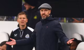 Ten Hag xuống nước với ngôi sao MU vì lo sợ bị lật ghế