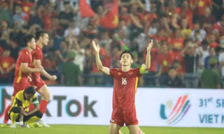 Chạy bở hơi tai lại phải thử doping, Hùng Dũng chỉ biết than với vợ