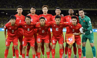 Tuyển Việt Nam tiếp tục rớt hạng trên BXH FIFA, ngày càng xa top 100