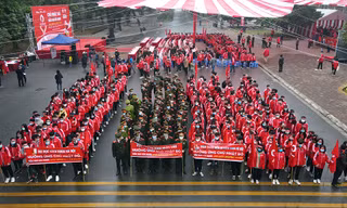 Tưng bừng diễu hành hưởng ứng Chủ nhật Đỏ lần thứ XIII