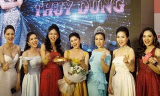 Á hậu Thùy Dung xúc động với quà sinh nhật bất ngờ tại họp báo 