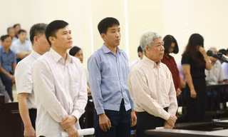 Các bị cáo tại tòa phúc thẩm.
