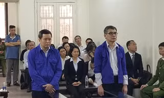Các bị cáo có mặt trong phiên tòa sáng nay
