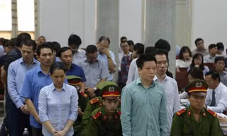 Ông Hà Văn Thắm và các đồng phạm tại tòa án Hà Nội.