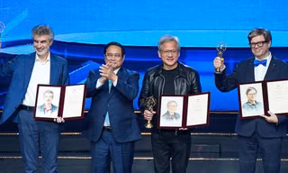 Chủ tịch NVIDIA nhận giải thưởng VinFuture danh giá