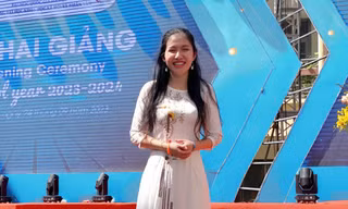 Hải Anh trong lễ nhập học trường Đại học Khoa học Xã hội và Nhân Văn.Ảnh: NVCC