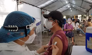  74,5% người dân TPHCM trên 18 tuổi đã tiêm vắc xin mũi 2
