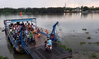 TPHCM lo ngại tai nạn đuối nước từ các chuyến đò ngang