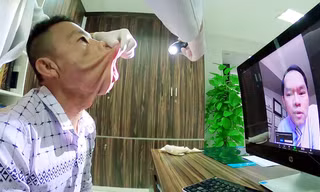 Cứu chàng trai 'mặt quỷ', bác sĩ được Chủ tịch nước tặng Huân chương Lao động