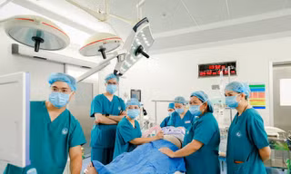 Bộ trưởng Y tế gửi thư khen ê-kíp can thiệp tim bào thai cho thai phụ Singapore tại TP.HCM