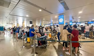 Người về quê đông nhưng chỉ bằng một nửa so với trước dịch COVID-19