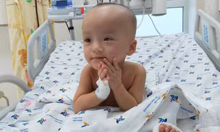 Trúc Nhi - Diệu Nhi pha trò phun mưa, thả tim khi bác sĩ nói chuyện