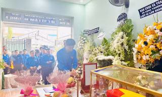 Trung ương Đoàn, các Tỉnh Đoàn đến viếng, chia buồn cùng thân nhân liệt sĩ hy sinh trong diễn tập phòng thủ