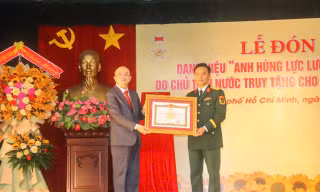 Truy tặng danh hiệu Anh hùng Lực lượng vũ trang nhân dân với Thiếu tướng Hoàng Thế Thiện 