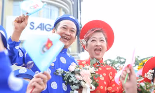 50 đôi công nhân ở TPHCM di chuyển bằng metro, buýt đường sông trong lễ cưới tập thể
