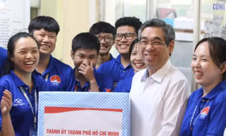 Lãnh đạo TPHCM động viên các chiến sĩ tình nguyện Mùa hè xanh