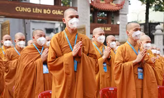 Hàng nghìn tăng ni, phật tử mừng Đại lễ Phật đản