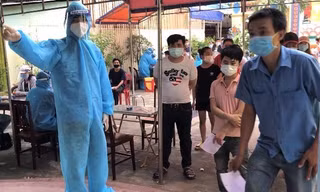 Bạn trẻ TPHCM xông pha tình nguyện chống dịch với nhiệt huyết tuổi trẻ