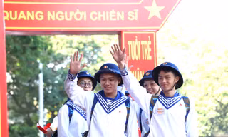 Gần 5.000 nam nữ thanh niên TPHCM rạng rỡ ngày tòng quân
