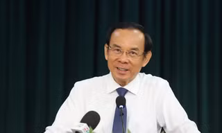 Bí thư Nguyễn Văn Nên trao đổi tại kỳ họp lịch sử của HĐND TPHCM
