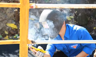 Ra quân Tháng Thanh niên, tuổi trẻ TPHCM hăng hái làm đẹp cảnh quan môi trường