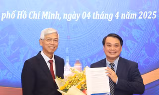Công bố quyết định của Chủ tịch TPHCM về công tác cán bộ