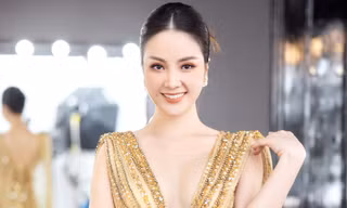 Thụy Vân diện váy xẻ sâu 