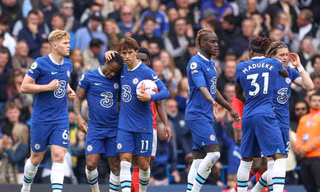 Sterling lập cú đúp, Chelsea vẫn bị Nottingham cầm hoà
