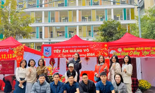 Giáp Tết, một trường học mở hội chợ 0 đồng dành riêng cho giáo viên, tặng quà đặc biệt