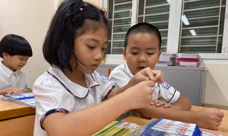 Hoang mang vì bộ đồ dùng học tập loạn giá