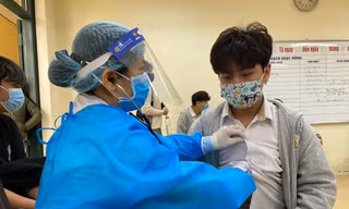 Nhiều trường THPT Hà Nội xin lùi thời gian cho học sinh tới trường.