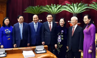 Lãnh đạo Đảng, Nhà nước tại phiên bế mạc Hội nghị T.Ư 4 (Ảnh: Nhật Minh)