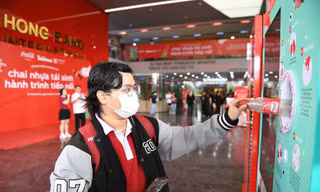 Chai nhựa tái sinh, hành trình tiếp nối: Trao giải 20 triệu đồng cho trường đại học thu gom nhiều vỏ chai/lon nhất