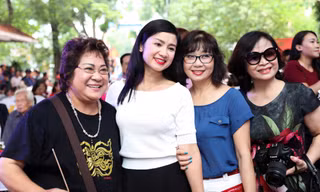 Nghệ sĩ Hà Nội tề tựu đông đủ nhân ngày Giỗ tổ sân khấu Việt 