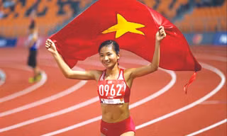 Nguyễn Thị Oanh giành chiến thắng trong cuộc đua danh hiệu VĐV tiêu biểu năm 2019 dù phải đối đầu với những "đối thủ" rất mạnh như Ánh Viên, Huy Hoàng ở môn bơi lội ảnh: H.M 