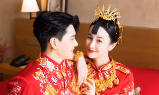 Mỹ nhân 'Thiên long bát bộ' đeo vàng nặng trĩu trong lễ cưới