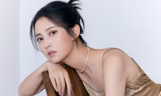 Chân Tử Đan bế người tình màn ảnh kém 29 tuổi
