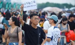 Giá vé show có G-Dragon giảm sâu, phe vé ế khách