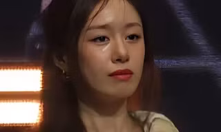 Jiyeon bật khóc sau ly hôn