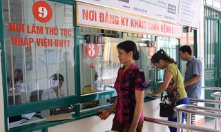 Người dân đăng ký khám bệnh BHYT