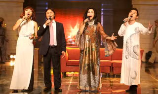 Từ trái qua: Trần Thu Hà, Quang Lý, Thanh Lam và Tùng Dương thể hiện ca khúc Người Hà Nội (Nguyễn Đình Thi) - Ảnh: G.Tiến