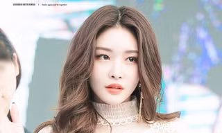 ChungHa xin lỗi fan sau khi dương tính COVID-19, loạt sao Hàn tiếp xúc phải xét nghiệm gấp