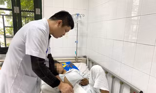 Nhiều thanh thiếu niên dập nát tay, thương tích đầy người vì nghịch đồ cấm