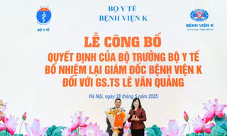 Bộ trưởng Bộ Y tế trao quyết định bổ nhiệm lại Giám đốc Bệnh viện K