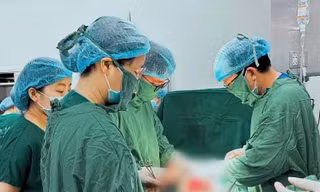 Ca mổ ‘ngàn cân treo sợi tóc’ cứu mẹ con sản phụ tiền sản giật nặng, rối loạn máu hiếm gặp