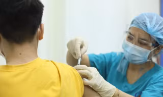 Bộ Y tế hỏa tốc chỉ đạo không tiêm vắc xin COVID-19 cho người dưới 18 tuổi