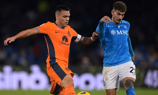 Lautaro Martinez và Di Lorenzo.