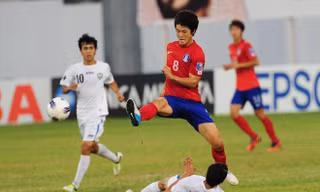Hàn Quốc (áo đỏ) là thế lực của U19 châu Á. Ảnh: News.cn