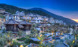 Không gian khu nghị dưỡng InterContinental Danang Sun Peninsula Resort