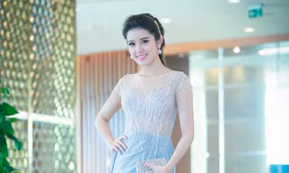 Á hậu Huyền My đẹp hút hồn tại họp báo 